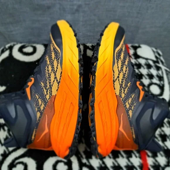 %Hoka Speedgoat 5 Shoes - Men Size 7, Women 8.5 / A 43 - Picture 10 of 13